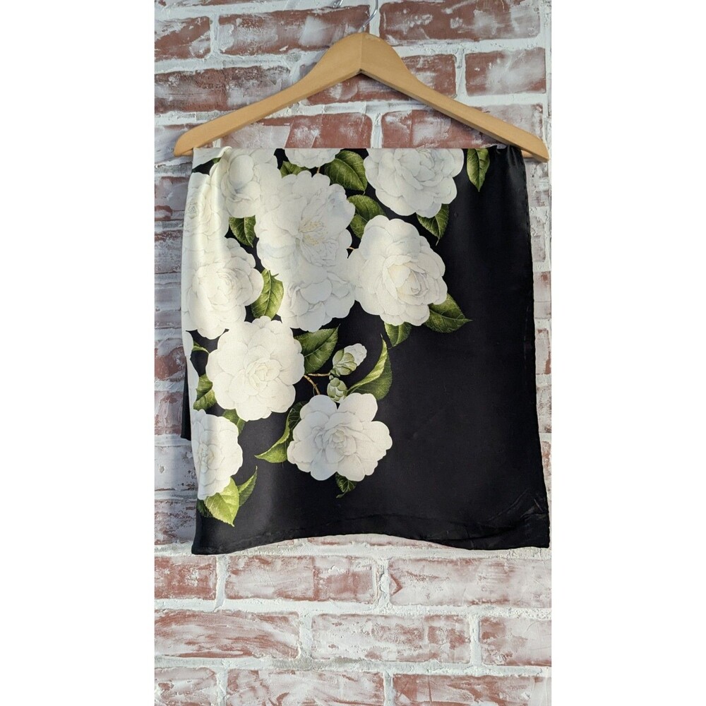Authentic Vintage CHANEL Camellia Silk Scarf - Black & Ivory Classic 34x34
